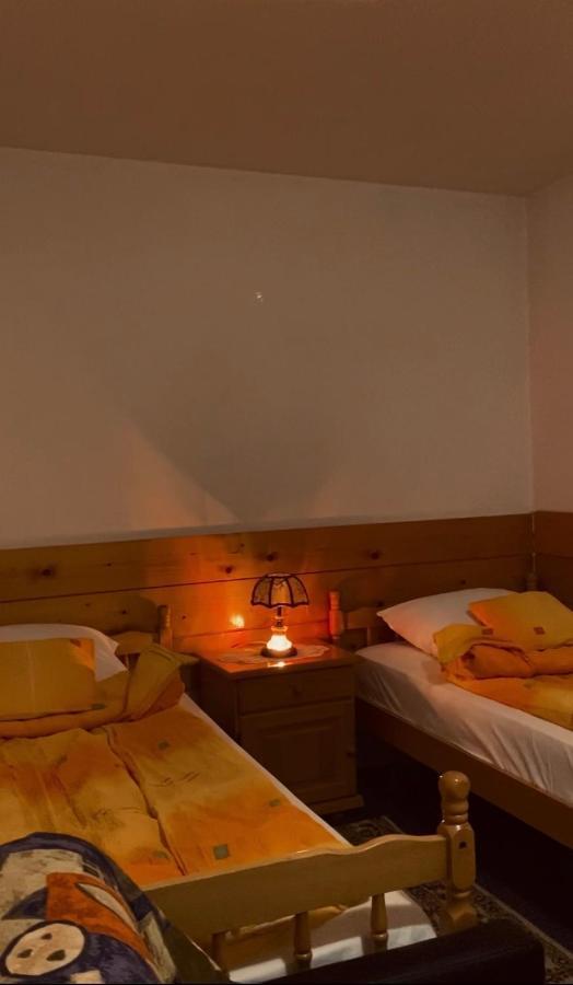 Bed And Breakfast Vila Lala ยาโฮรินา ภายนอก รูปภาพ